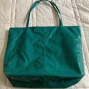Saks fifth avenue large bag or tote in turquoise python print